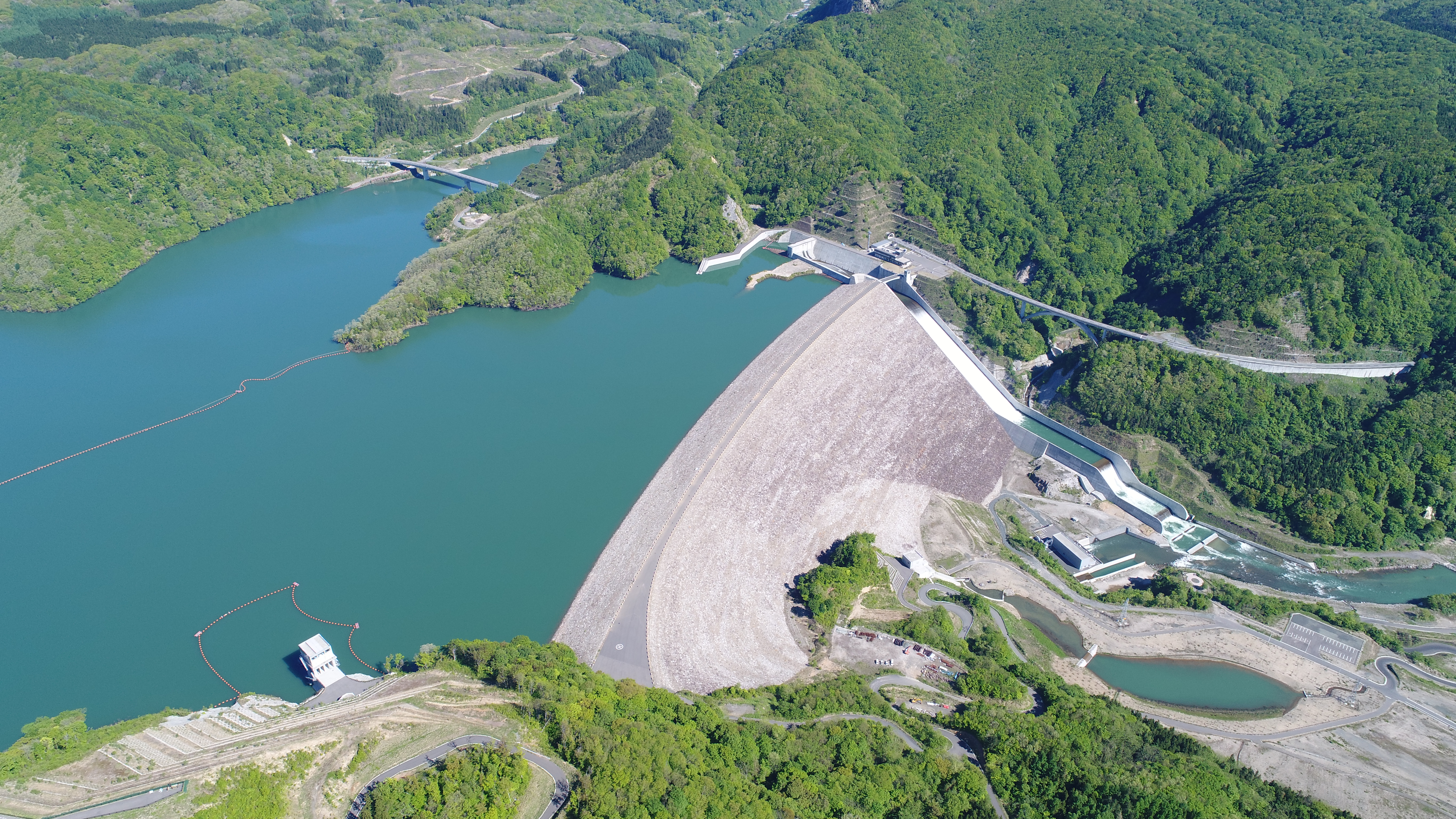 胆沢ダム ～「石淵ダム」の役割を引き継ぐ国内最大級のロックフィルダム～