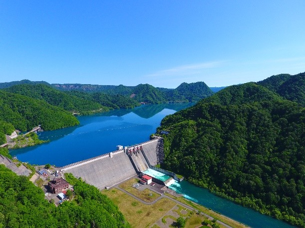 玉川ダム ～酸性水の中和と空よりも青い宝仙湖～