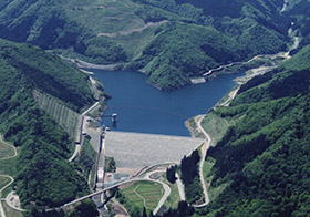 綱木川ダム～置賜の水と緑と安全を守るダム～