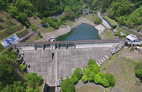 塩沢ダム ～奥多野の自然に囲まれた蛇神湖～