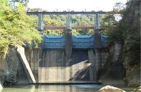 平出ダム ～雄大な河岸段丘に挟まれた逆調整ダム～