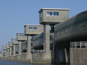 利根川河口堰 ～地域を守る潮止堰～