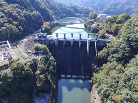 相模ダム ～新宿から電車で1時間。高度経済成長を支えたダム～
