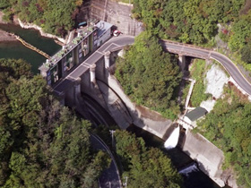 道志ダム～導水路で相模ダムや宮ヶ瀬ダムとつながっています～