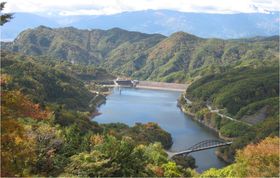 荒川ダム ～清流と自然にとけこんだロックフィルダム～