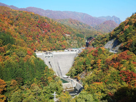 奥裾花ダム ～水芭蕉第群生地の入り口、奥裾花渓谷に佇むダム～