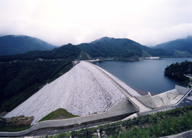 日本一標高の高い所にある南相木ダム