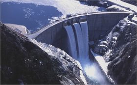 奥三面ダム ～壮大なアーチ式ダム～