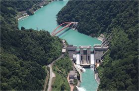 宇奈月ダム ～黒部峡谷の入り口・トロッコ電車から見えるダム～