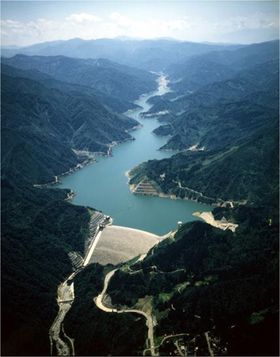 手取川ダム ～白山手取川ジオパークにある大地で造ったダム～