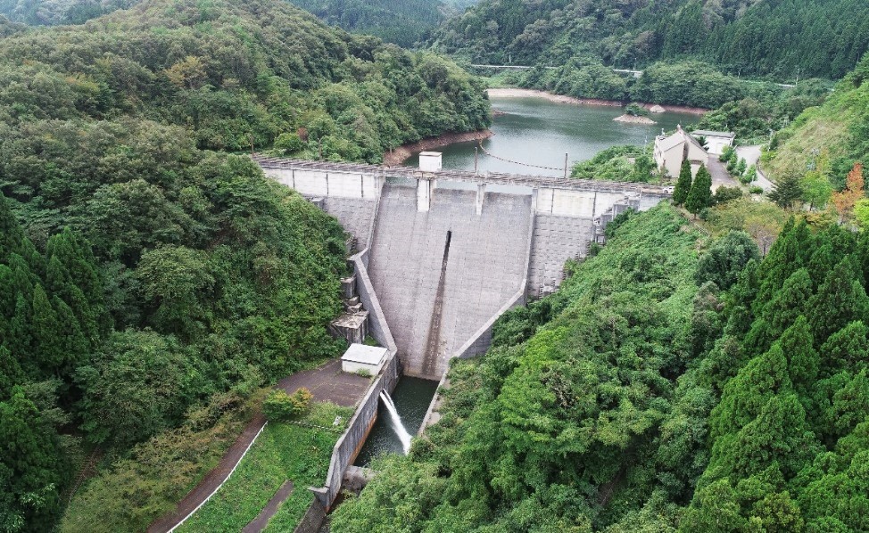 八ヶ川ダム　～のと里山の景色が湖面に美しく映えるダム～