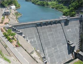 龍ヶ鼻ダム ～ロマン限りなき伝説の地にそびえ立つダム～