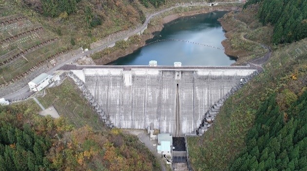 浄土寺川ダム ～湖見守るダムガッパ～