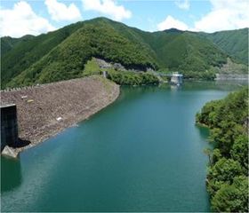 岩屋ダム ～雄大な自然と湖面の大きさを満喫ください～