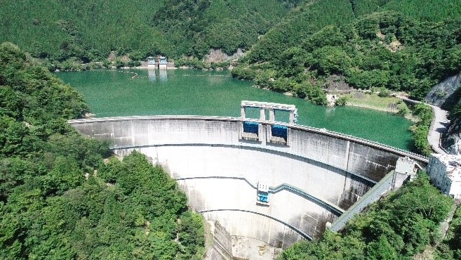 新豊根ダム ～奥三河で感じてみませんか　森と湖と巨大なダム～