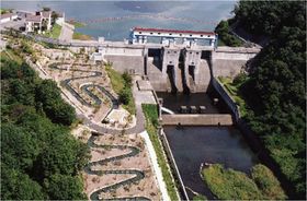 青野ダム ～生物にやさしい環境づくり 全国初の「多自然型魚道」～