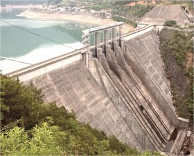 風屋ダム ～熊野川の急流にたつ雄々しき重力式ダム～