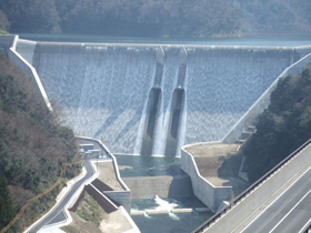 志津見ダム～「笑顔と活気あふれるしあわせの里」志津見湖～