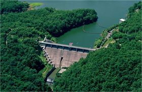 鳴滝ダム ～ダム湖が小中学生向け環境学習の場になっているダム～
