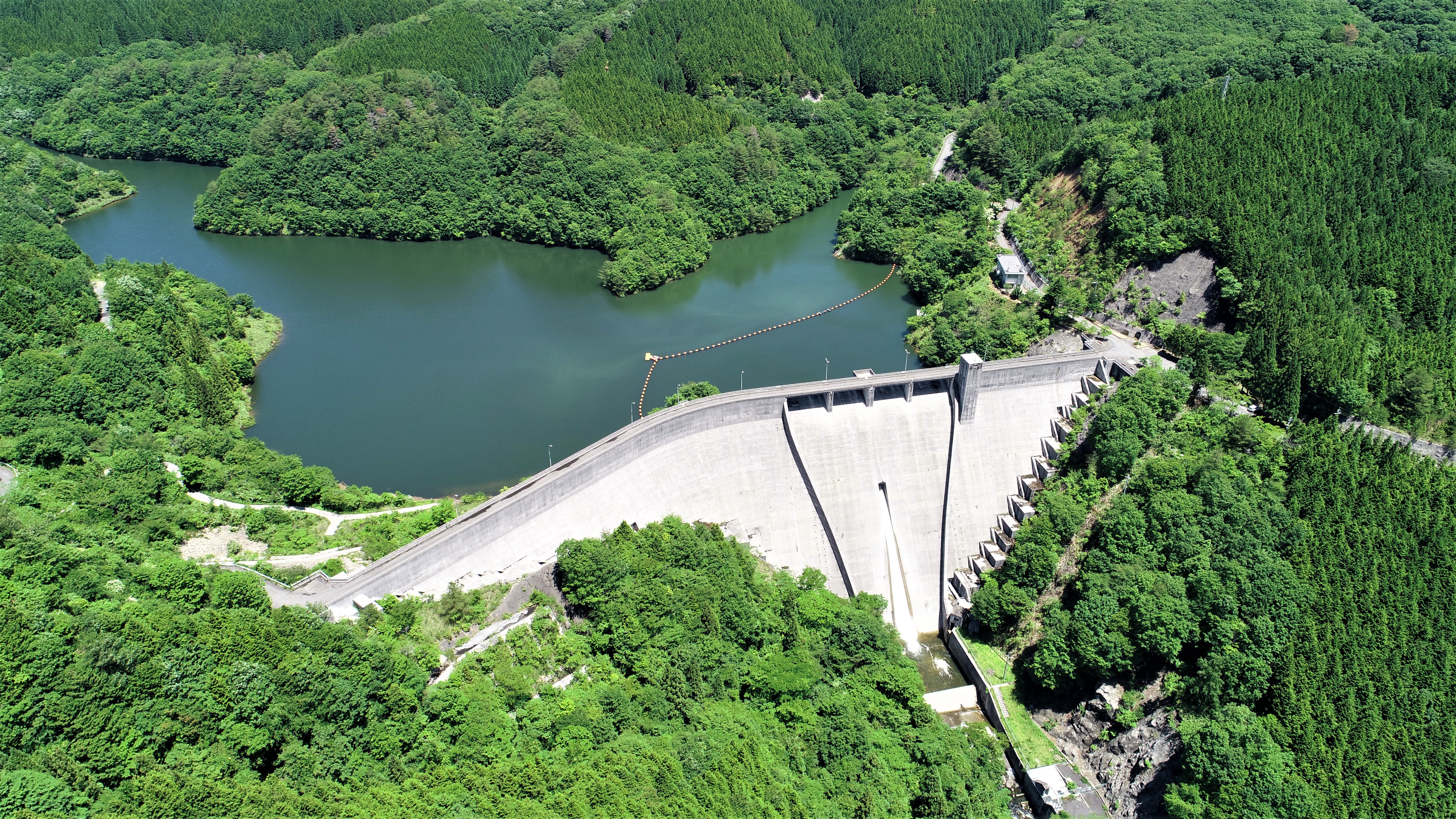 高瀬川ダム ～高梁川水系最上流の自然美あふれるダム～