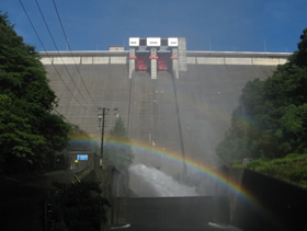 魚切ダム ～都市近郊にそびえたつダム～