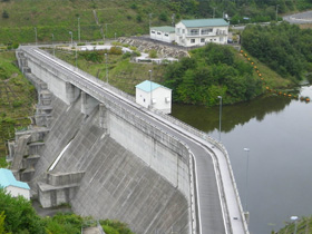 山田川ダム～　フルーツとフラワーの里にたたずむダム　～