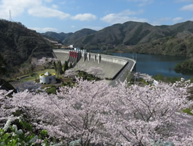 弥栄ダム ～広島と山口の架け橋～