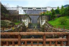 門入ダム ～堤体表面が石積調の景観に配慮したダム～
