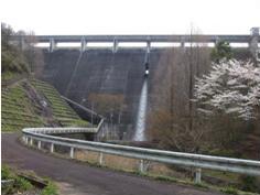 田万ダム ～周回道路でサイクルロードレースが開催されるダム～
