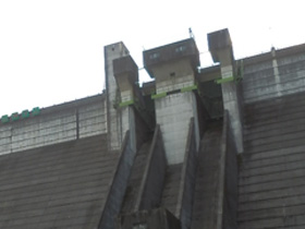 山神ダム～重力式コンクリートダムとロックフィルダムの複合型ダム