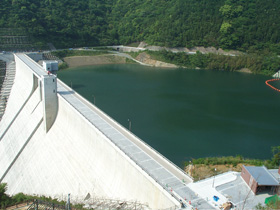 福智山ダム～福岡県内初！ダンプトラック直送方式によるRCD工法採用