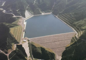 天山ダム　～九州百名山（天山）の頂に静かにたたずむ巨大人造湖～