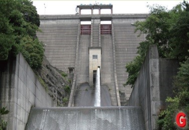 伊岐佐ダム　～「日本の滝百選」の滝の上にあるダム～