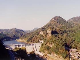 行入ダム～千の岩と万の岩の絶景をいっぺん見ちょくれ～