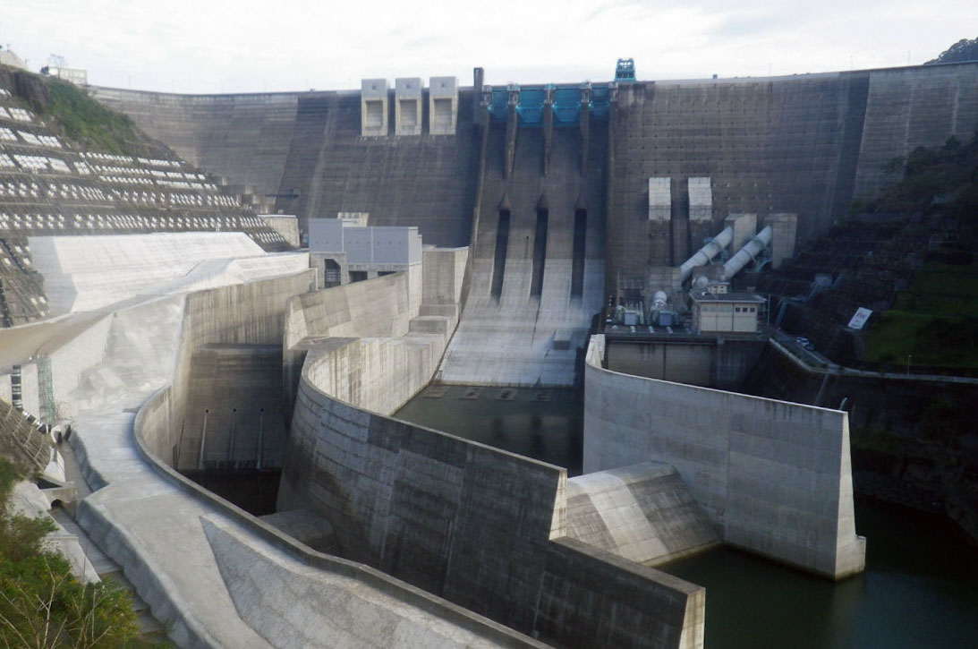 鶴田ダム ～九州最大の重力式コンクリートダム～