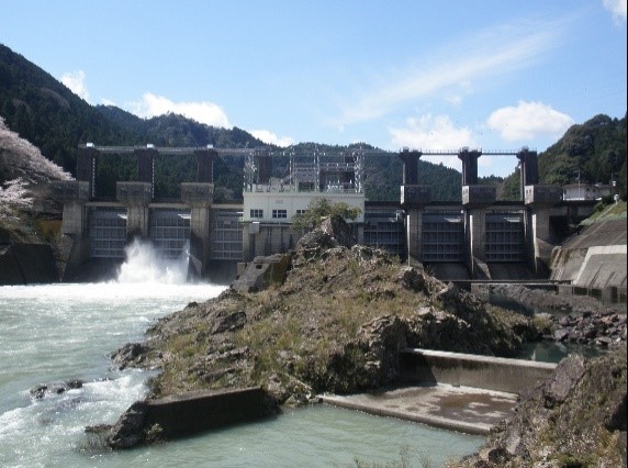 川口ダム～自然エネルギーを体験・学習できるダム～