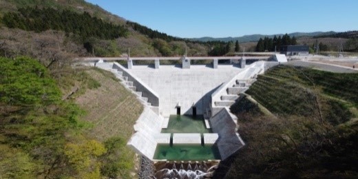 最上小国川流水型ダム～アユが泳ぐ清流と流域住民を守るダム～