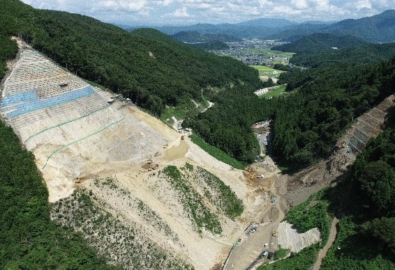 吉野瀬川ダム　～ 市街地から気軽に会いに行けるダム建設中 ～