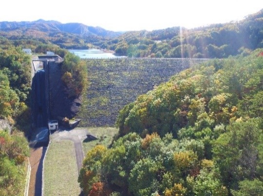 前川ダム～ヘラブナ釣りのメッカ　河道外貯留方式ダム～