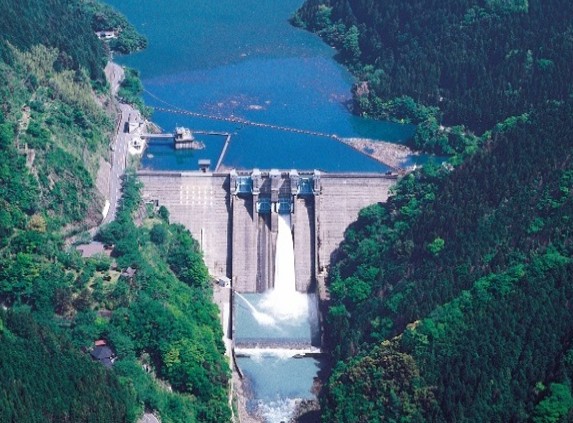 二川ダム ～霊峰・高野山に源を発する有田川の二川ダムは桜の名所～
