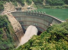刀利ダム　～農業用ダムでは最初となるアーチ式と重力式の複合ダム～