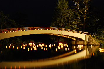 写真:湖水まつり　灯篭流し