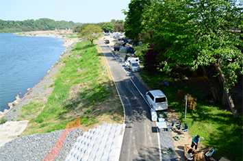 安全な水辺の散策路の確保