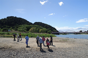 那珂川の流れと広い河原