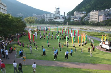 写真:地域主催の大祭風景