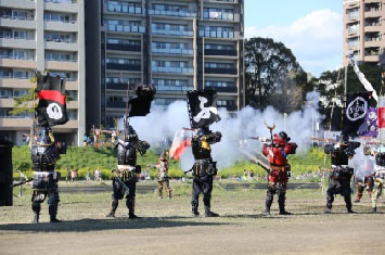 写真:家康行列の火縄銃