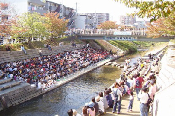 写真:野外ステージ