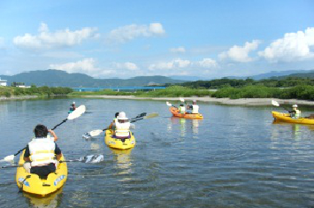 写真:夏季の水遊び