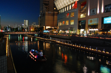 写真:博多川　灯明船