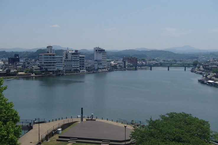 写真:三隈川交流センター「朝霧の館」屋上より